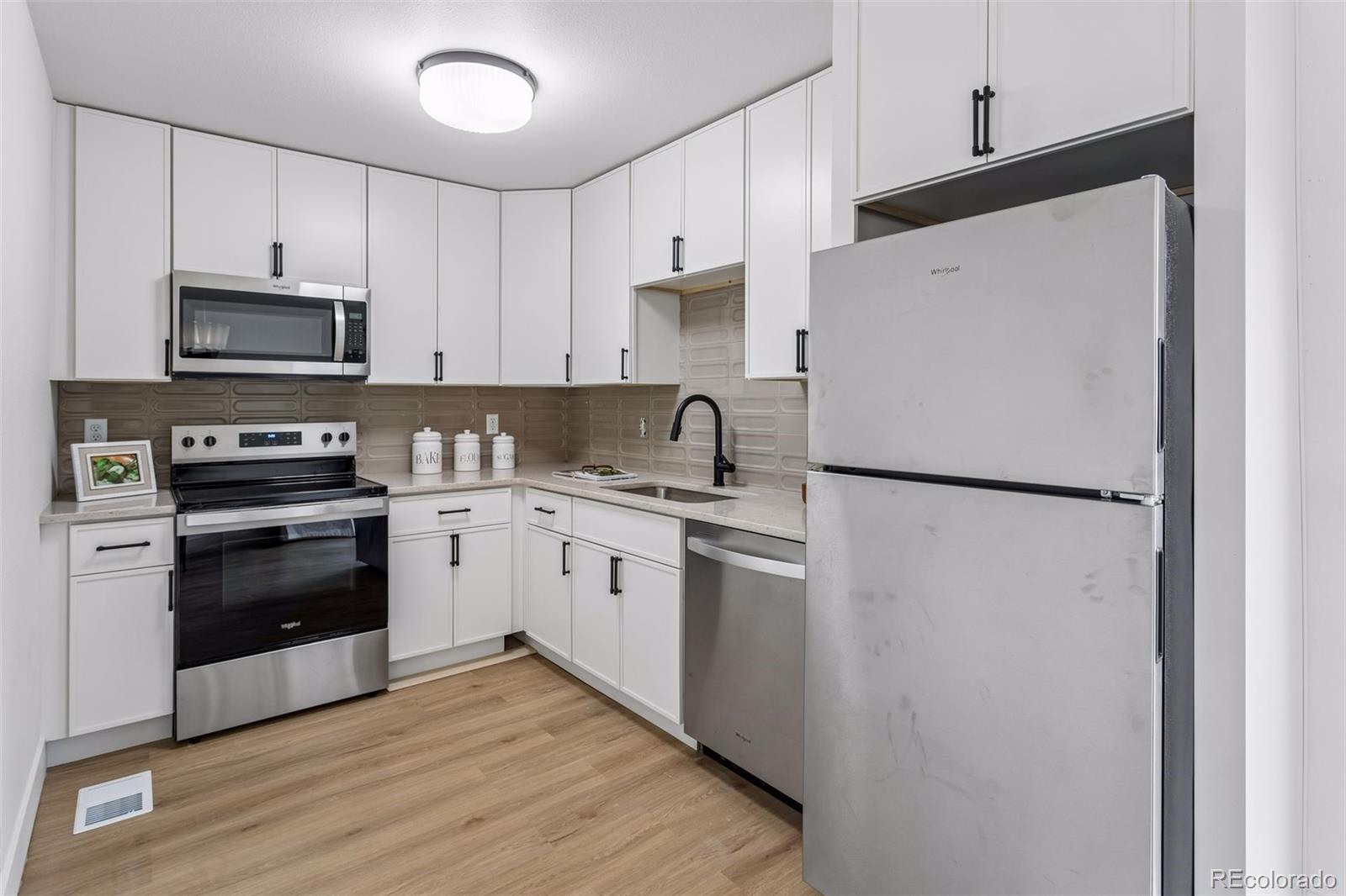 MLS Image #5 for 1474 w lake avenue,littleton, Colorado