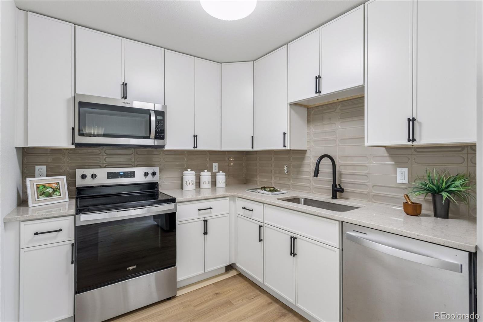 MLS Image #6 for 1474 w lake avenue,littleton, Colorado