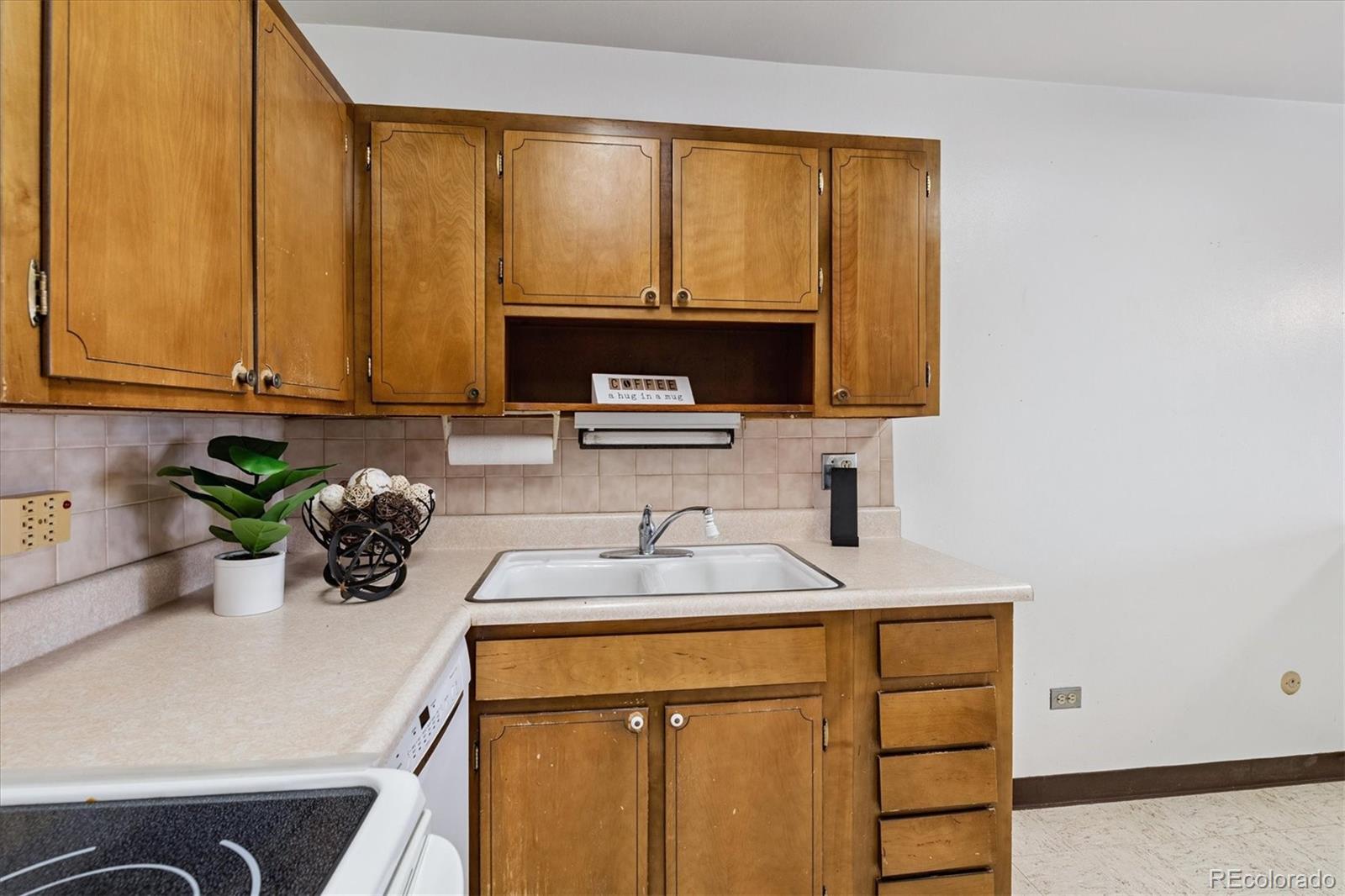 MLS Image #5 for 610 s clinton street 10b,denver, Colorado