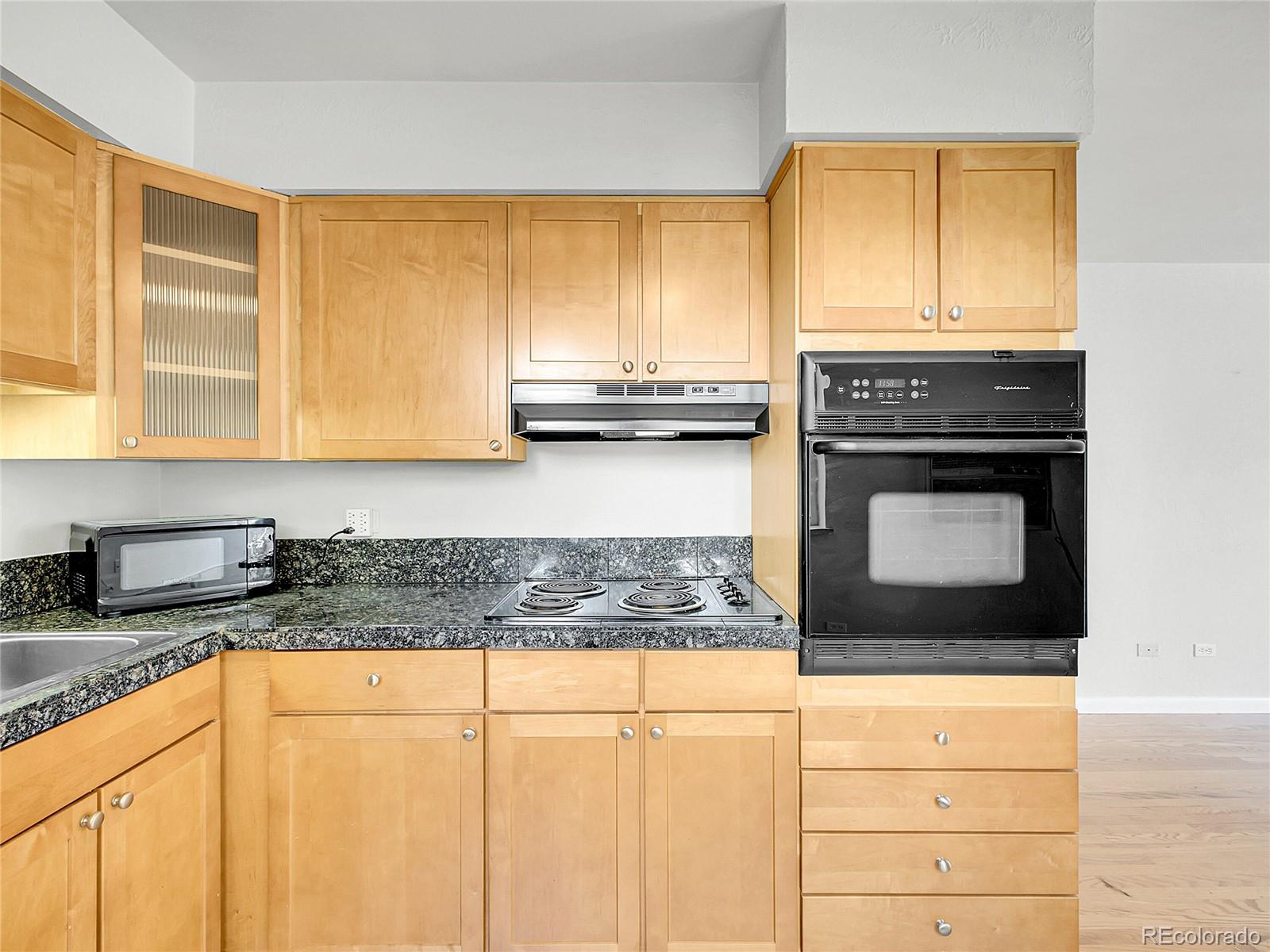MLS Image #12 for 1056 n marion street,denver, Colorado