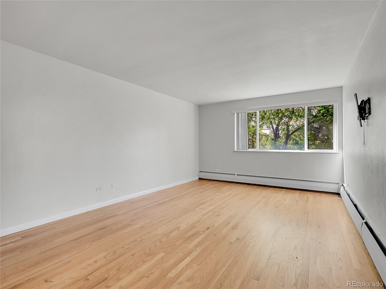 MLS Image #5 for 1056 n marion street,denver, Colorado