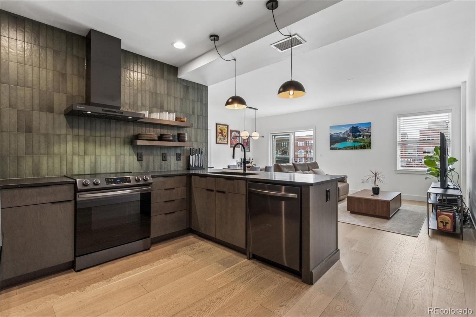 MLS Image #3 for 1950 n logan street 411,denver, Colorado