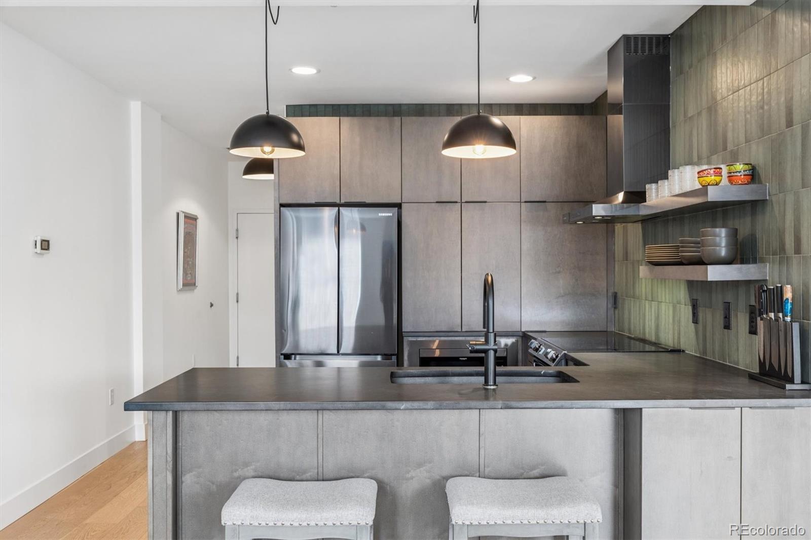 MLS Image #4 for 1950 n logan street 411,denver, Colorado