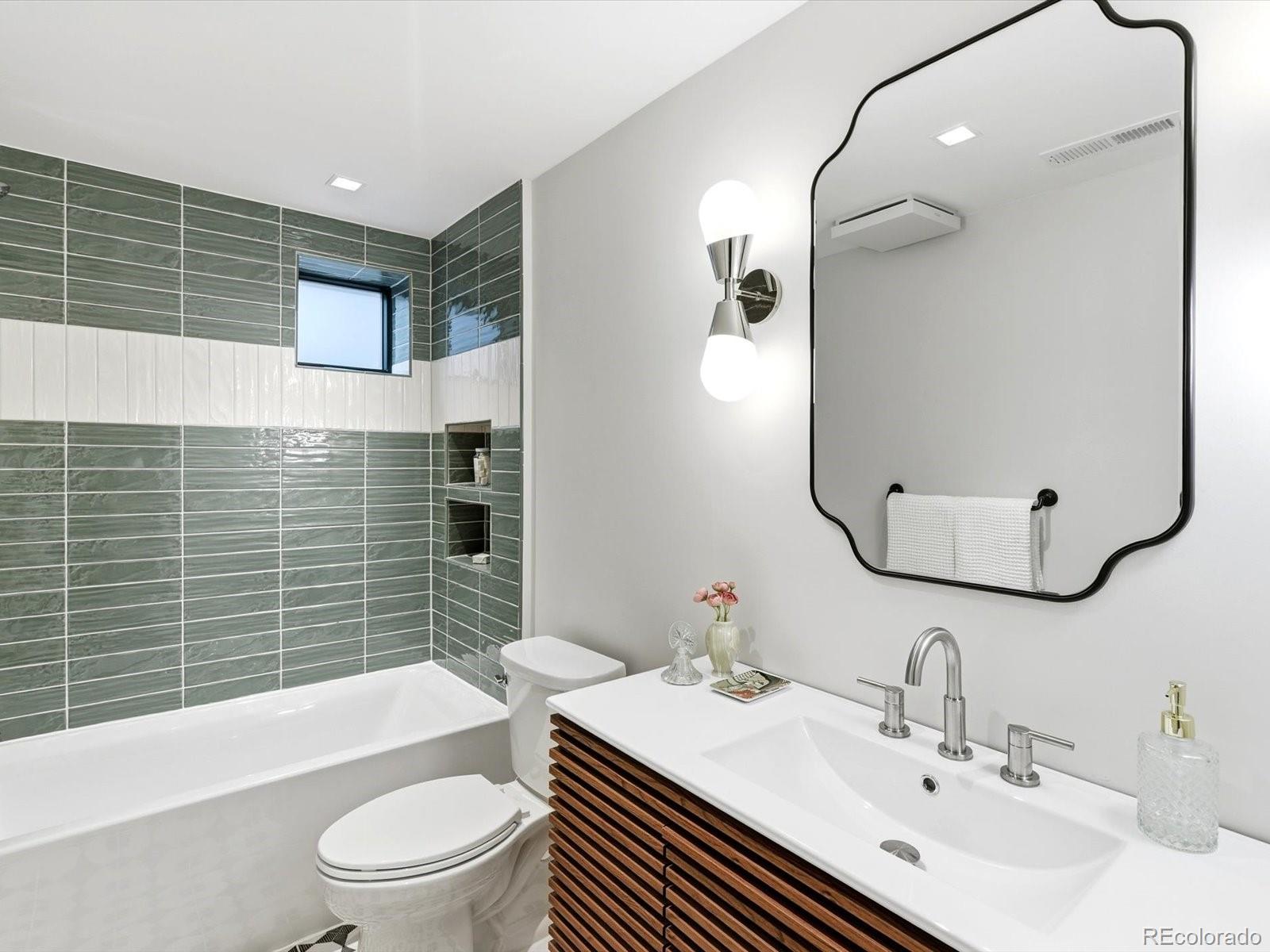MLS Image #39 for 270 s krameria street,denver, Colorado