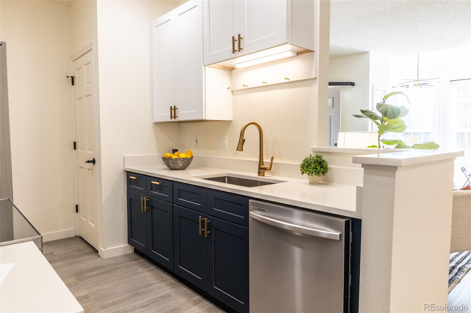 MLS Image #10 for 3016 w prentice avenue l,littleton, Colorado