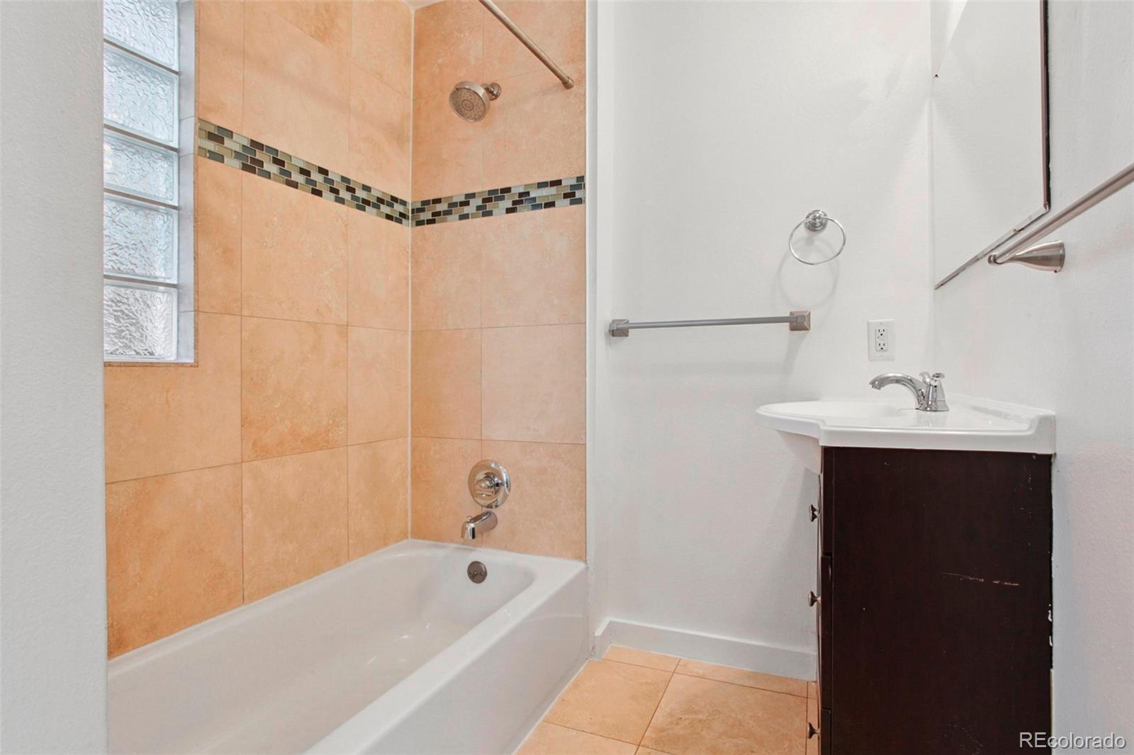 MLS Image #20 for 1661  valentia street,denver, Colorado