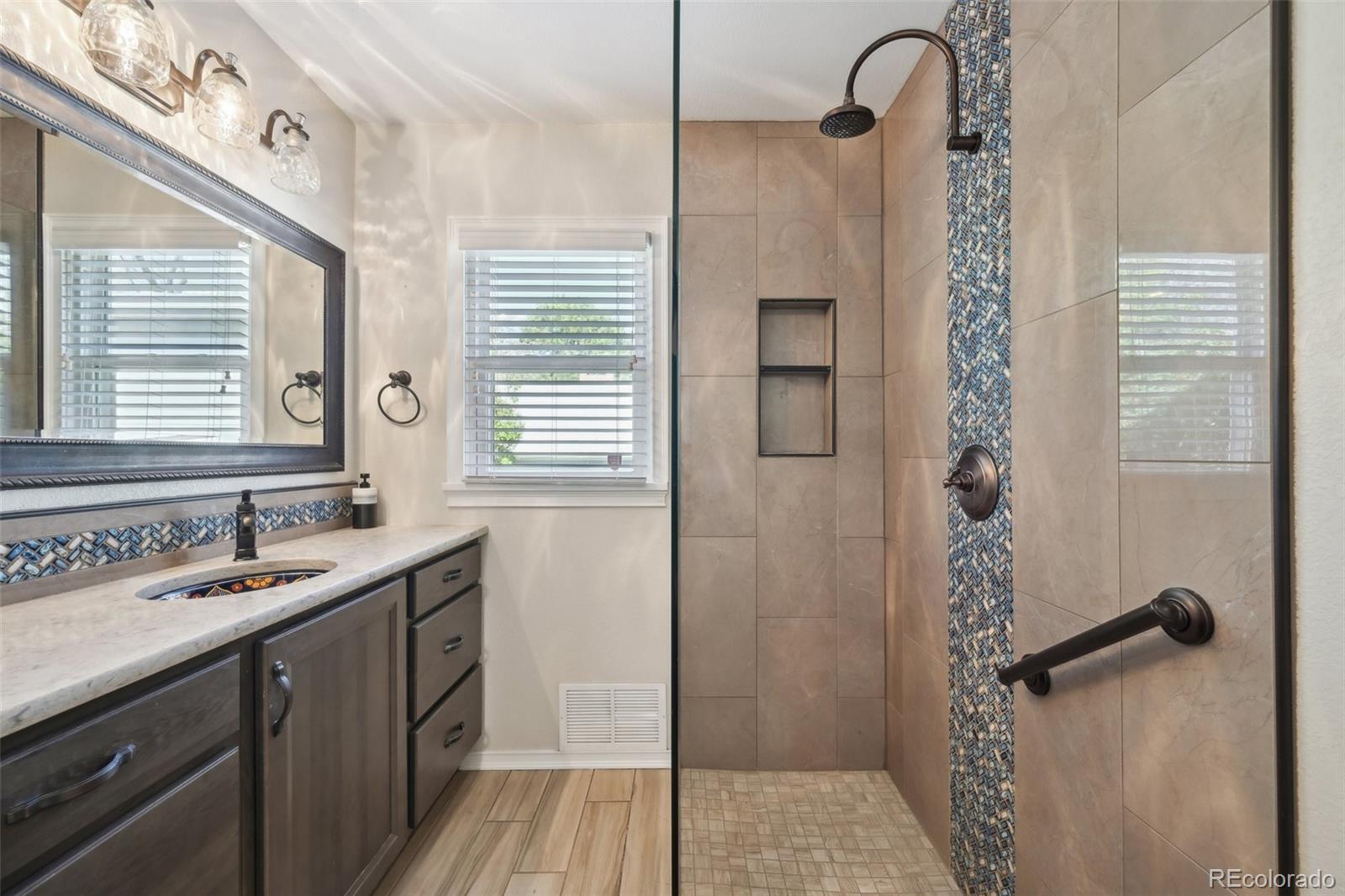 MLS Image #14 for 1055 n 18th street,colorado springs, Colorado