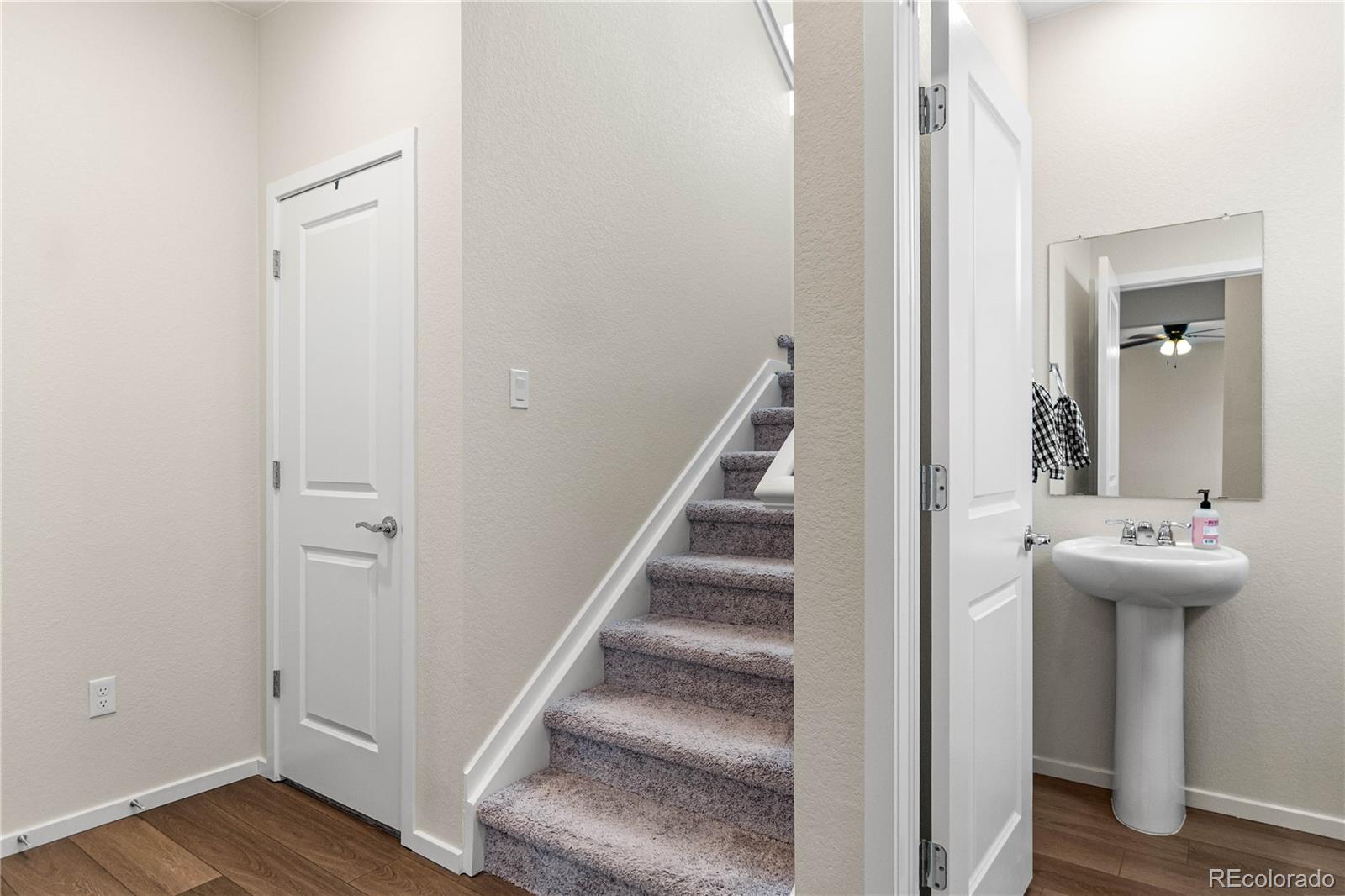 MLS Image #14 for 23630 e 41st avenue,aurora, Colorado