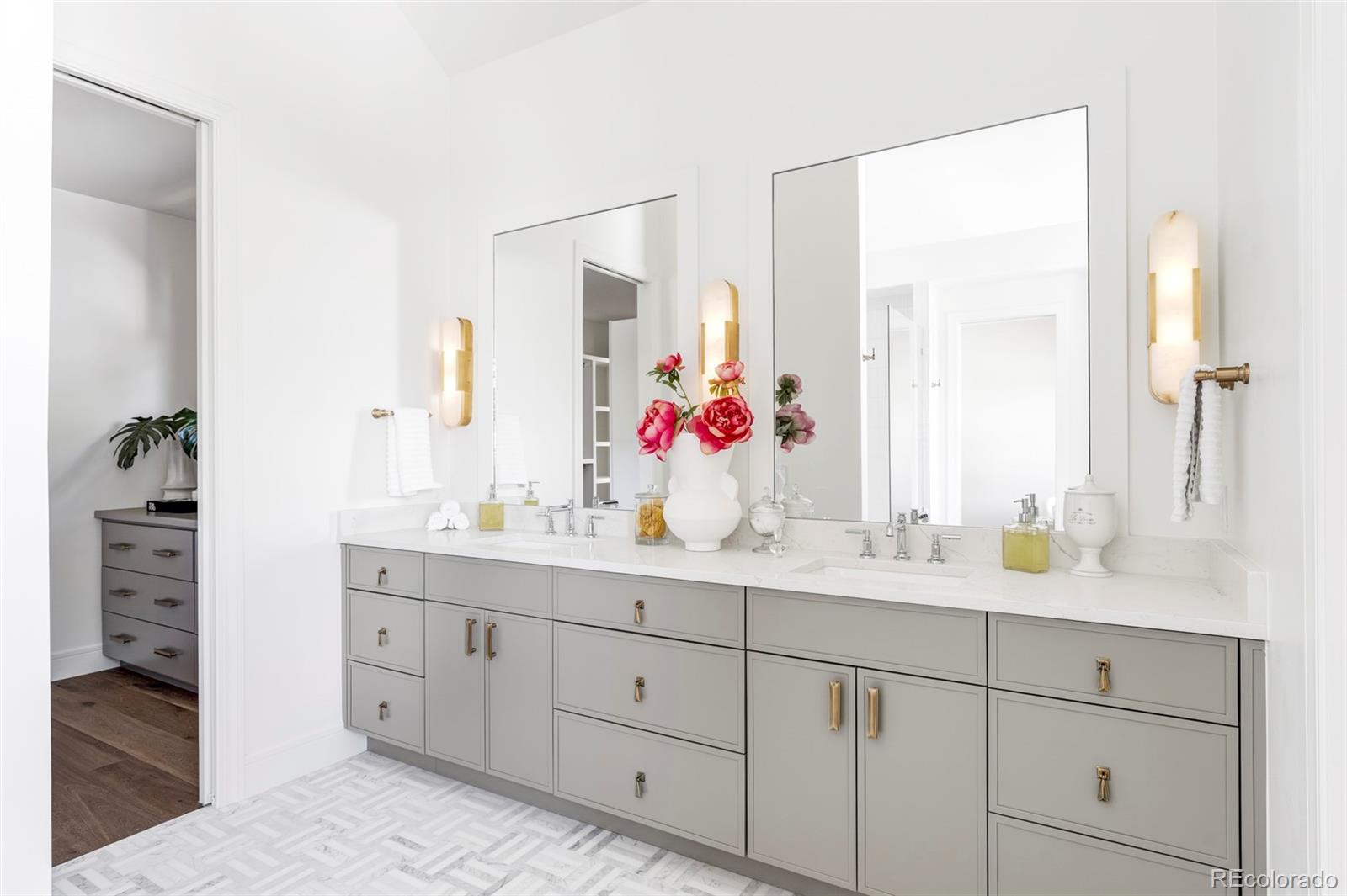 MLS Image #22 for 1059 s york street,denver, Colorado