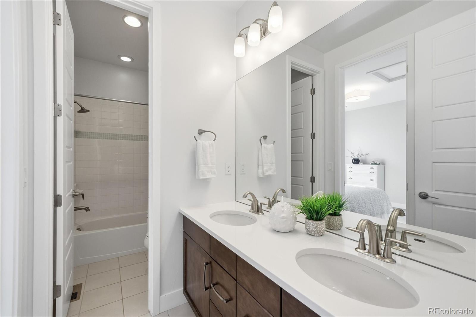 MLS Image #19 for 8484 e 51st avenue,denver, Colorado