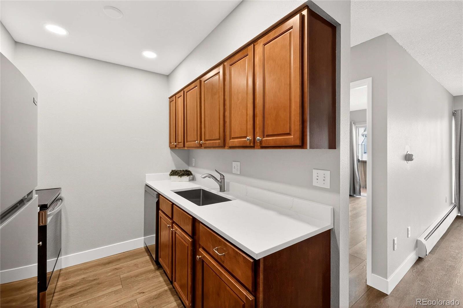 MLS Image #10 for 4110  hale parkway,denver, Colorado