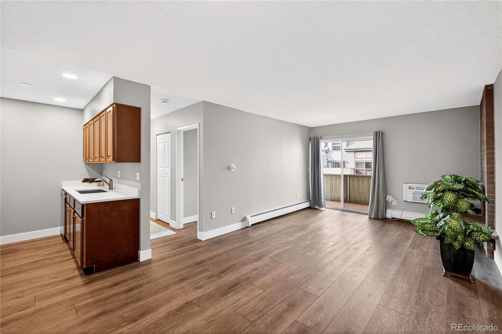 MLS Image #3 for 4110  hale parkway,denver, Colorado