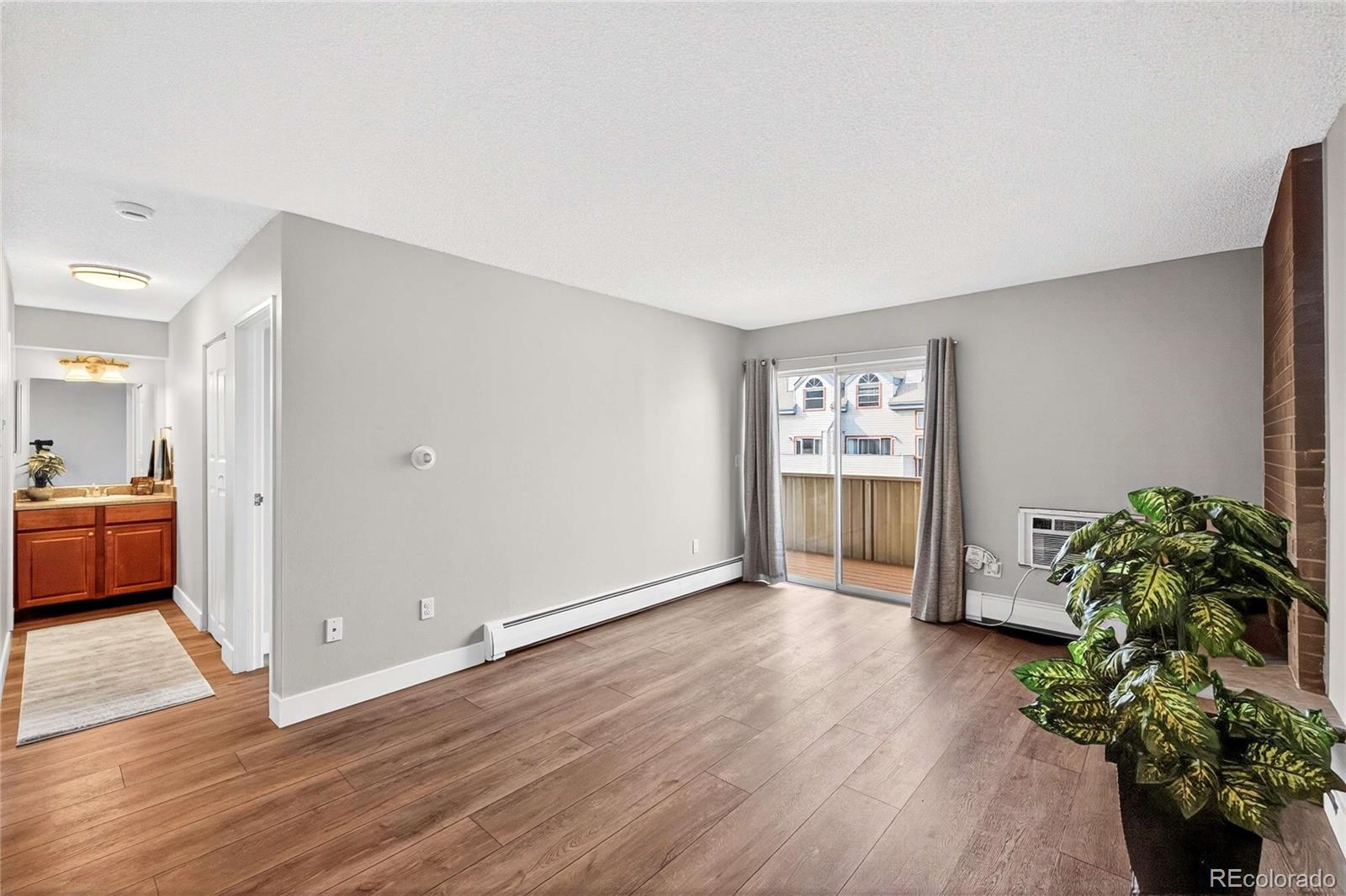MLS Image #4 for 4110  hale parkway,denver, Colorado