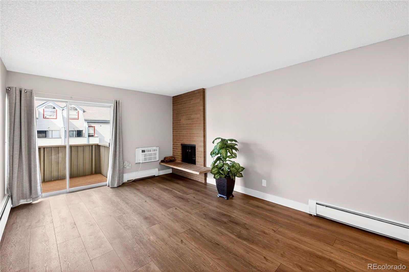 MLS Image #6 for 4110  hale parkway,denver, Colorado