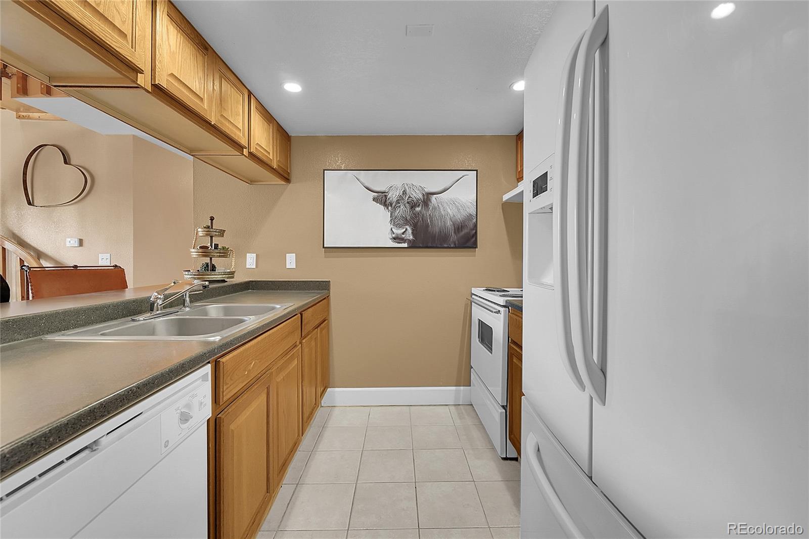 MLS Image #6 for 6350  oak street 306,arvada, Colorado