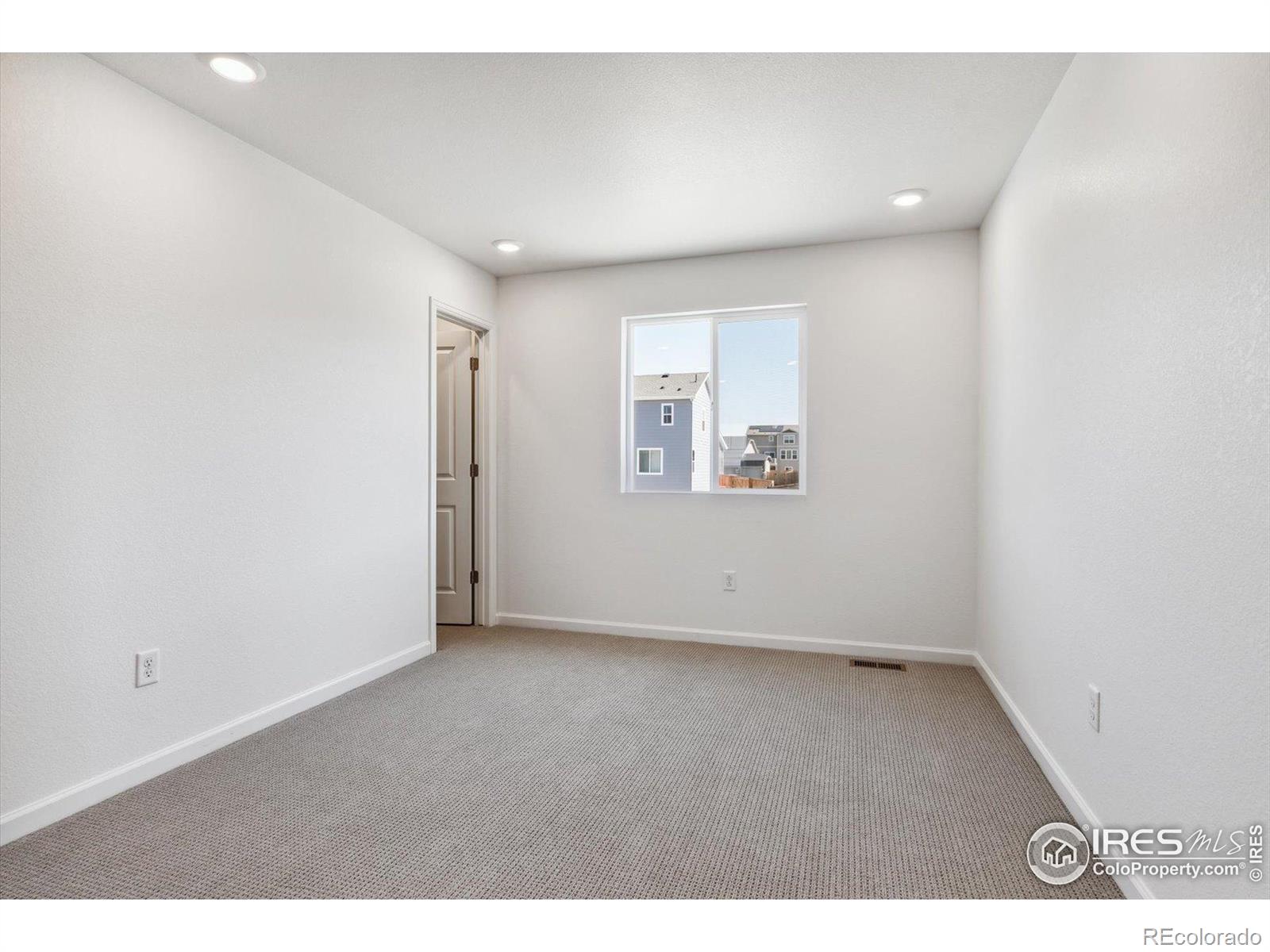 MLS Image #11 for 904  harvard street,johnstown, Colorado