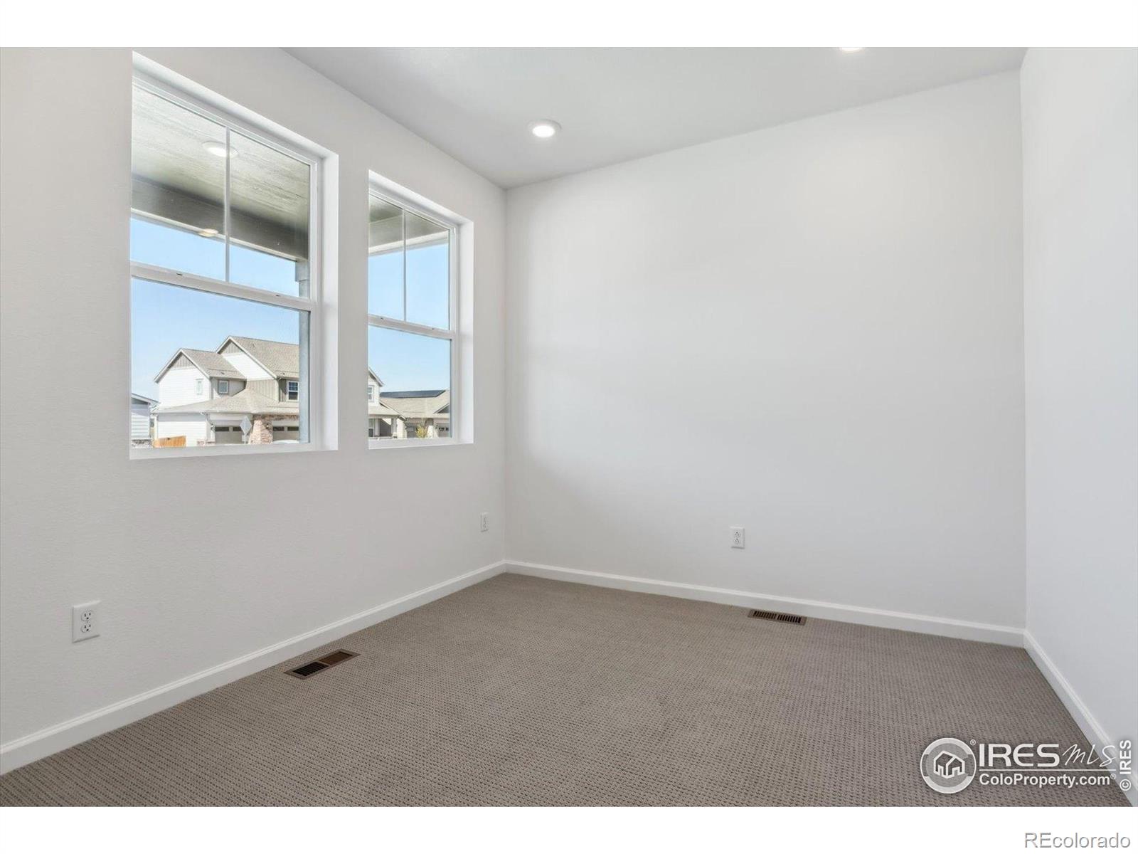 MLS Image #4 for 904  harvard street,johnstown, Colorado