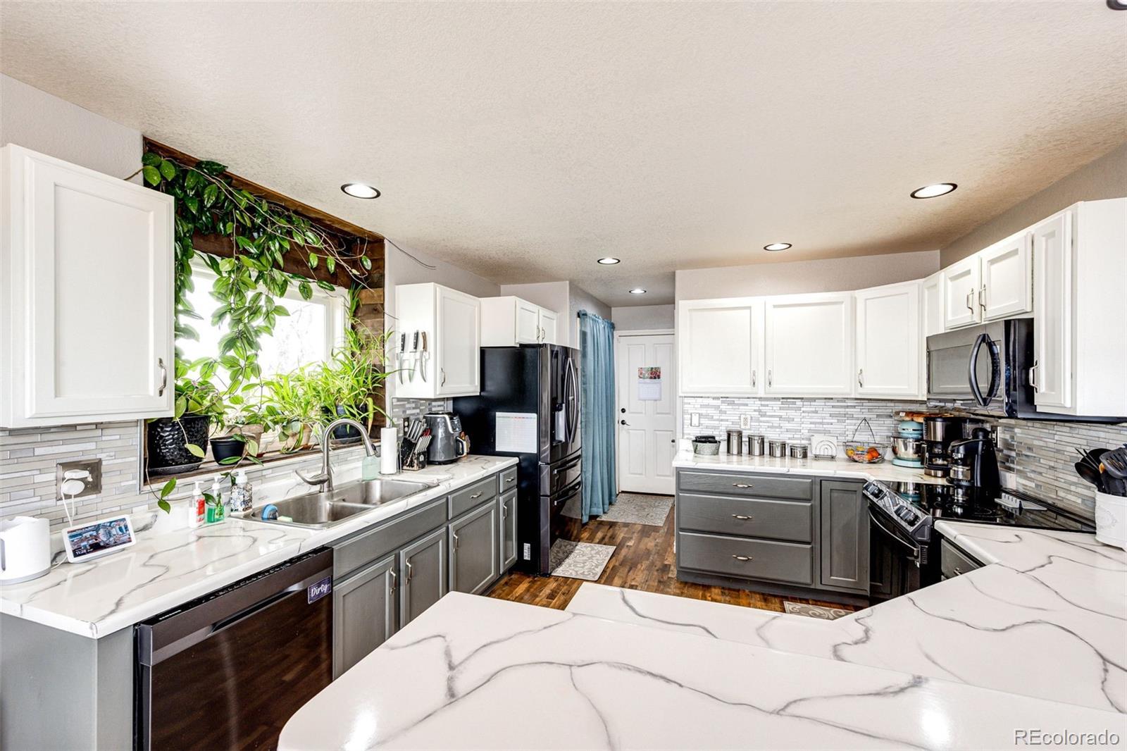 MLS Image #14 for 825  cherokee street,strasburg, Colorado