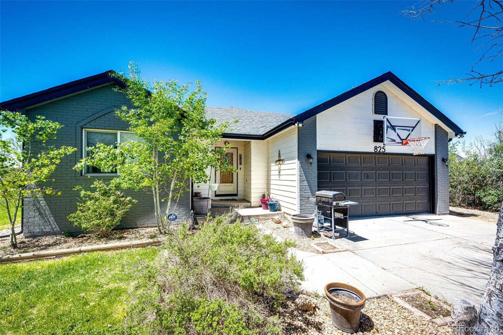 MLS Image #3 for 825  cherokee street,strasburg, Colorado