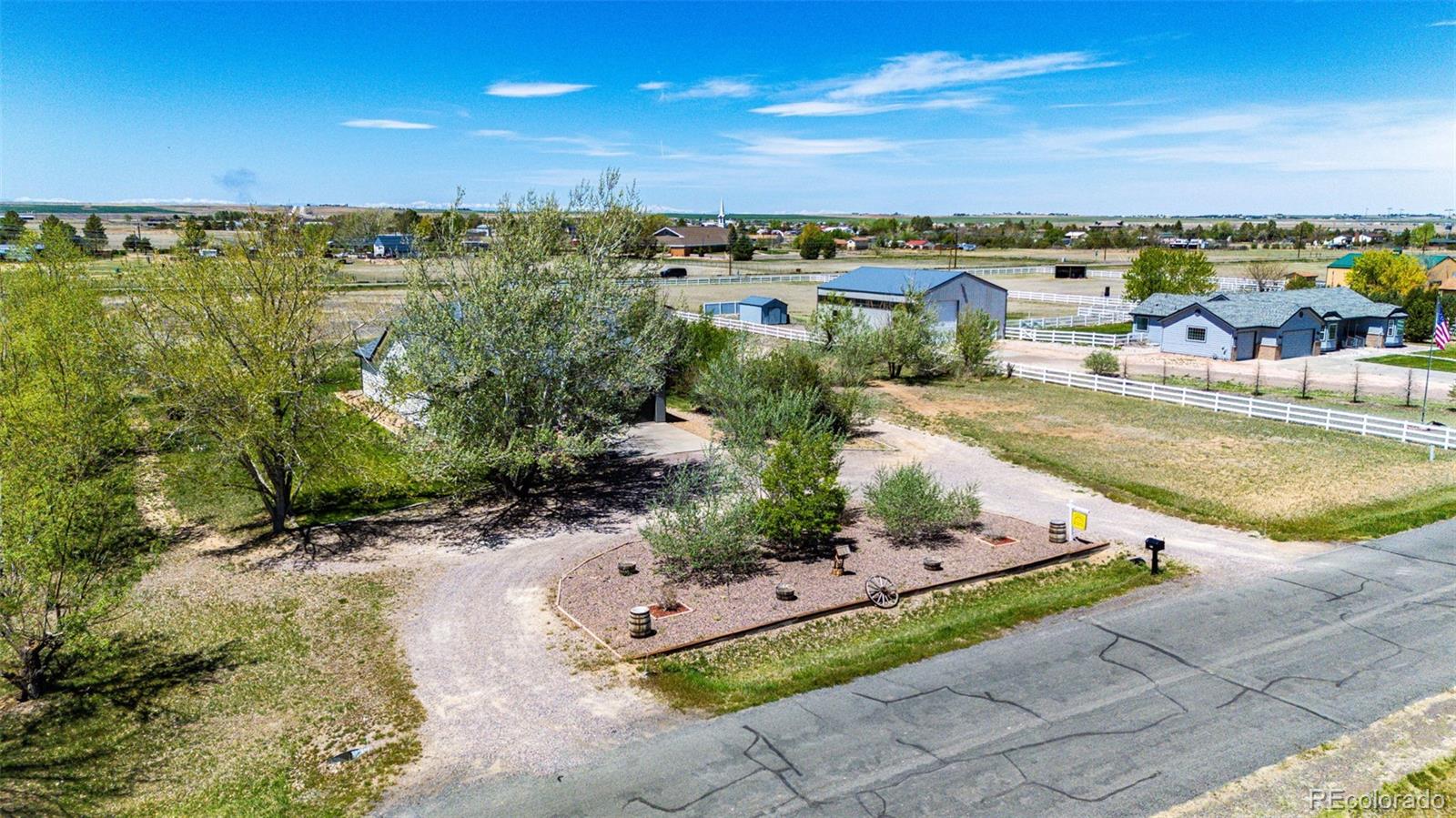 MLS Image #4 for 825  cherokee street,strasburg, Colorado