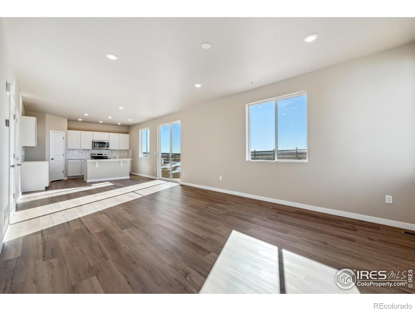 MLS Image #4 for 874  harvard street,johnstown, Colorado