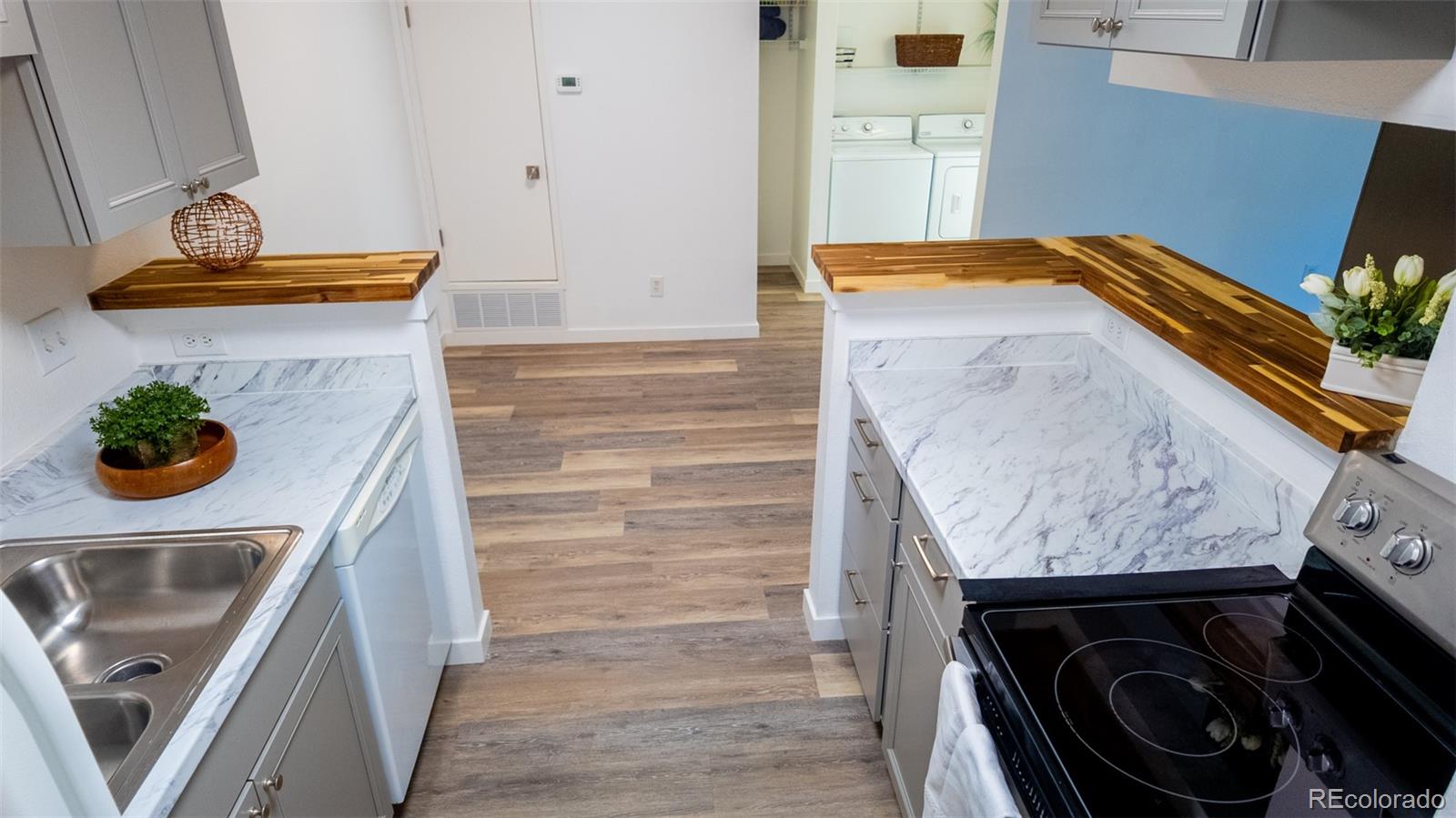 MLS Image #2 for 1887 s pitkin street,aurora, Colorado