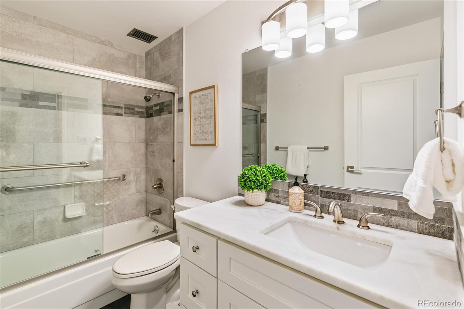 MLS Image #14 for 690 s alton way,denver, Colorado
