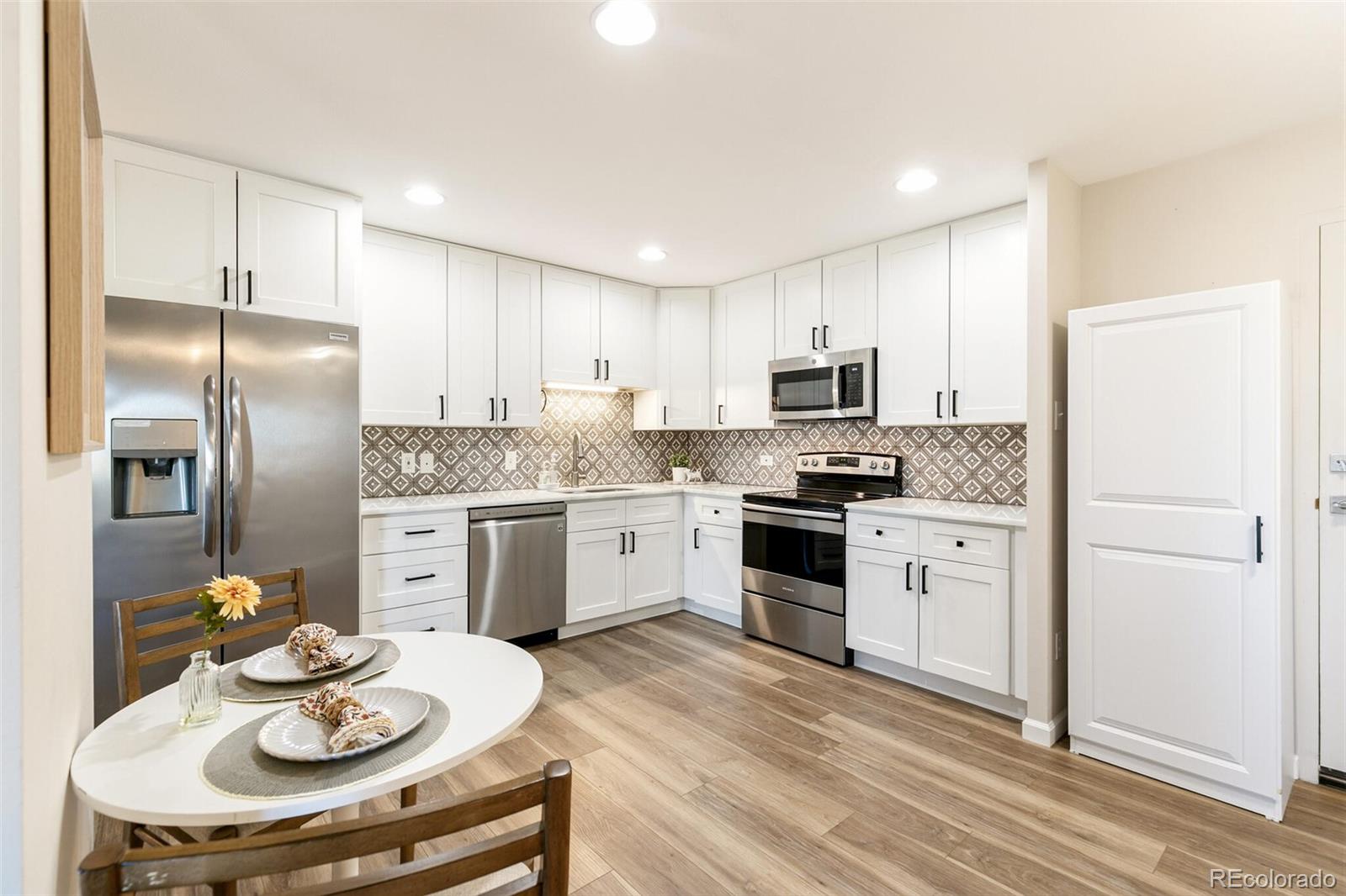 MLS Image #8 for 690 s alton way,denver, Colorado