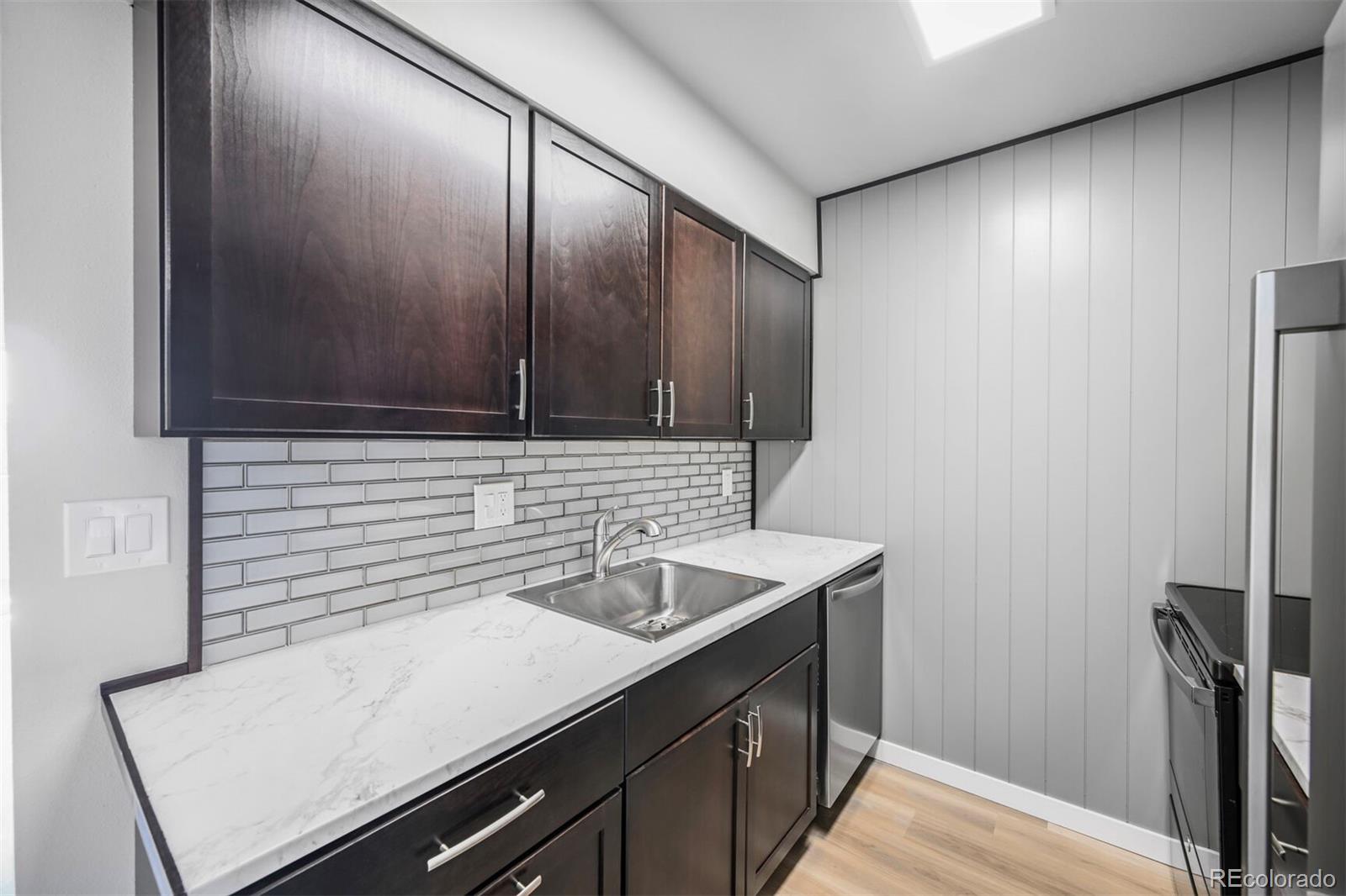 MLS Image #6 for 4110  hale parkway,denver, Colorado
