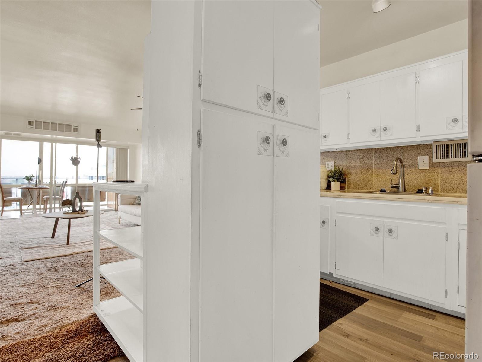 MLS Image #4 for 1121  albion street 910,denver, Colorado