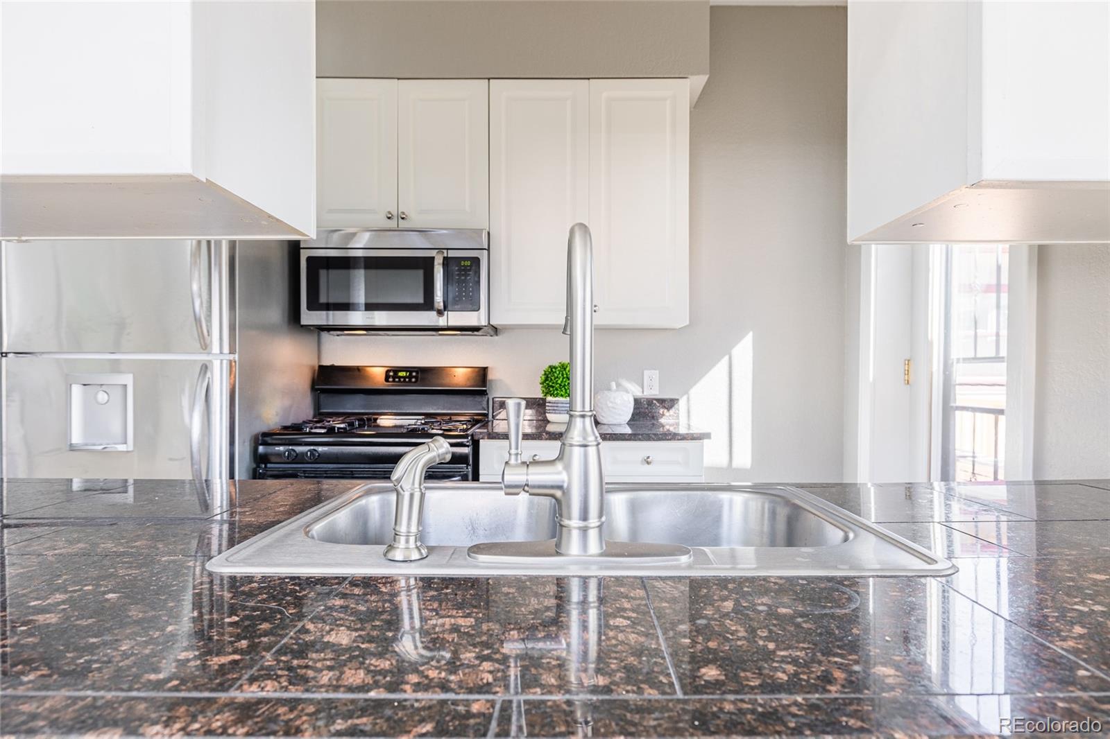 MLS Image #9 for 1640 n downing street 204,denver, Colorado