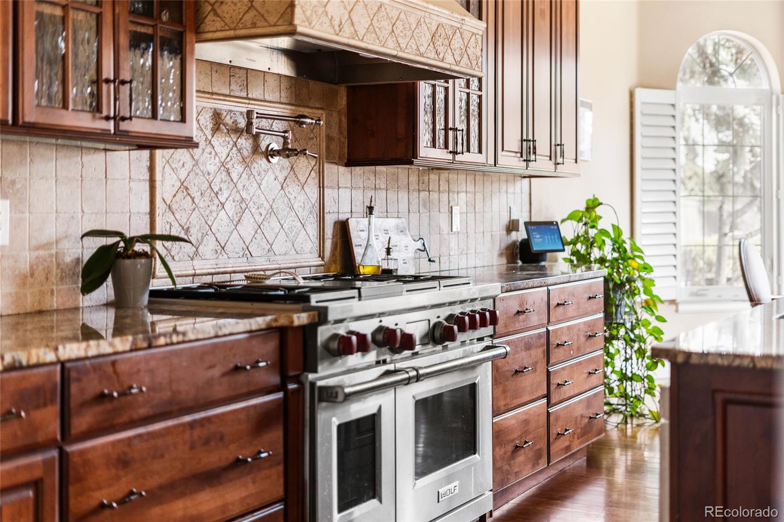 MLS Image #10 for 1160 n monaco parkway,denver, Colorado
