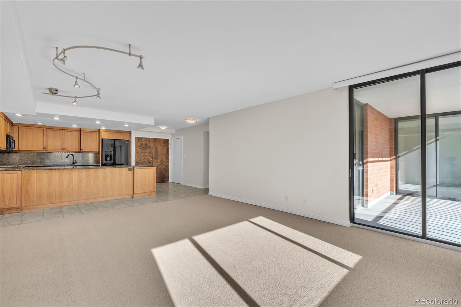 MLS Image #9 for 1551  larimer street 906,denver, Colorado