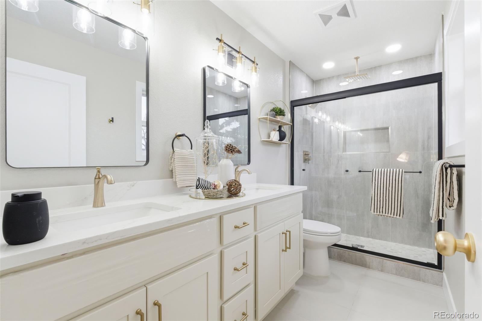 MLS Image #14 for 3111 s holly place,denver, Colorado