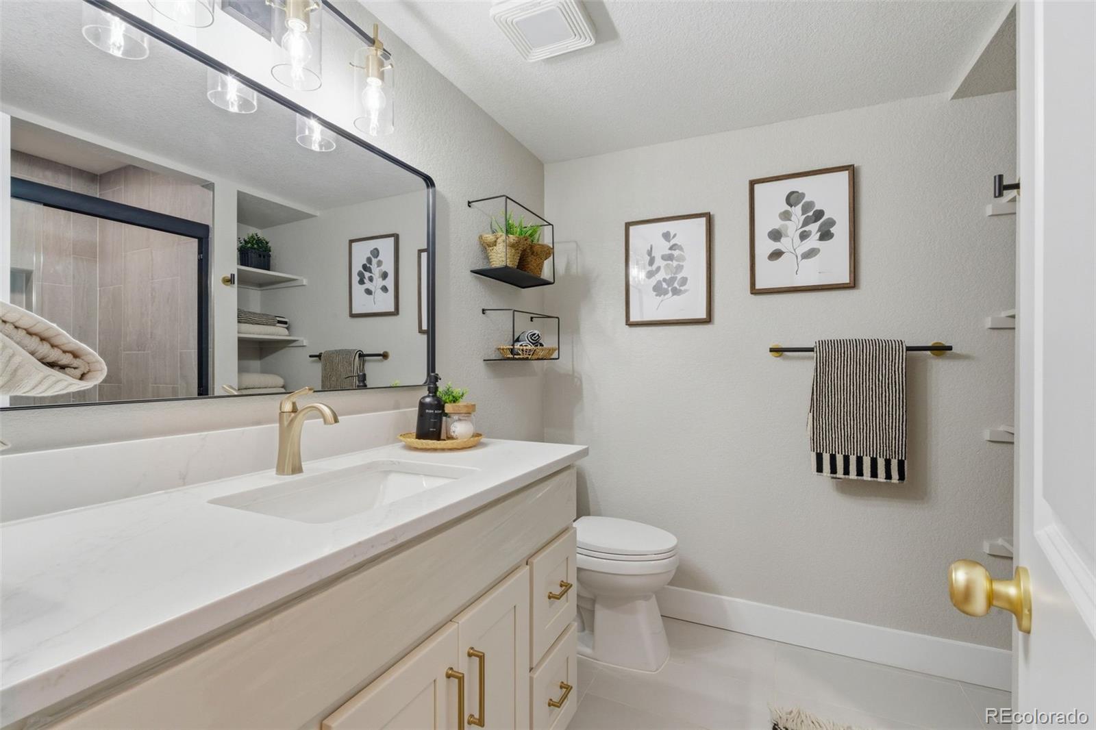 MLS Image #16 for 3111 s holly place,denver, Colorado