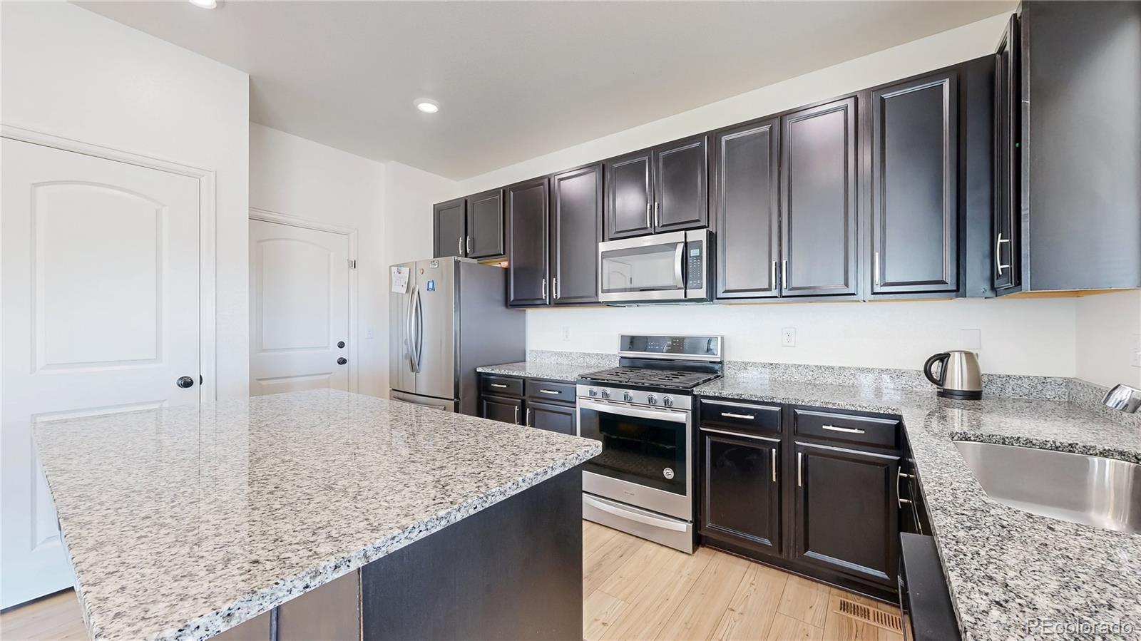 MLS Image #6 for 27584 e 6th drive,aurora, Colorado
