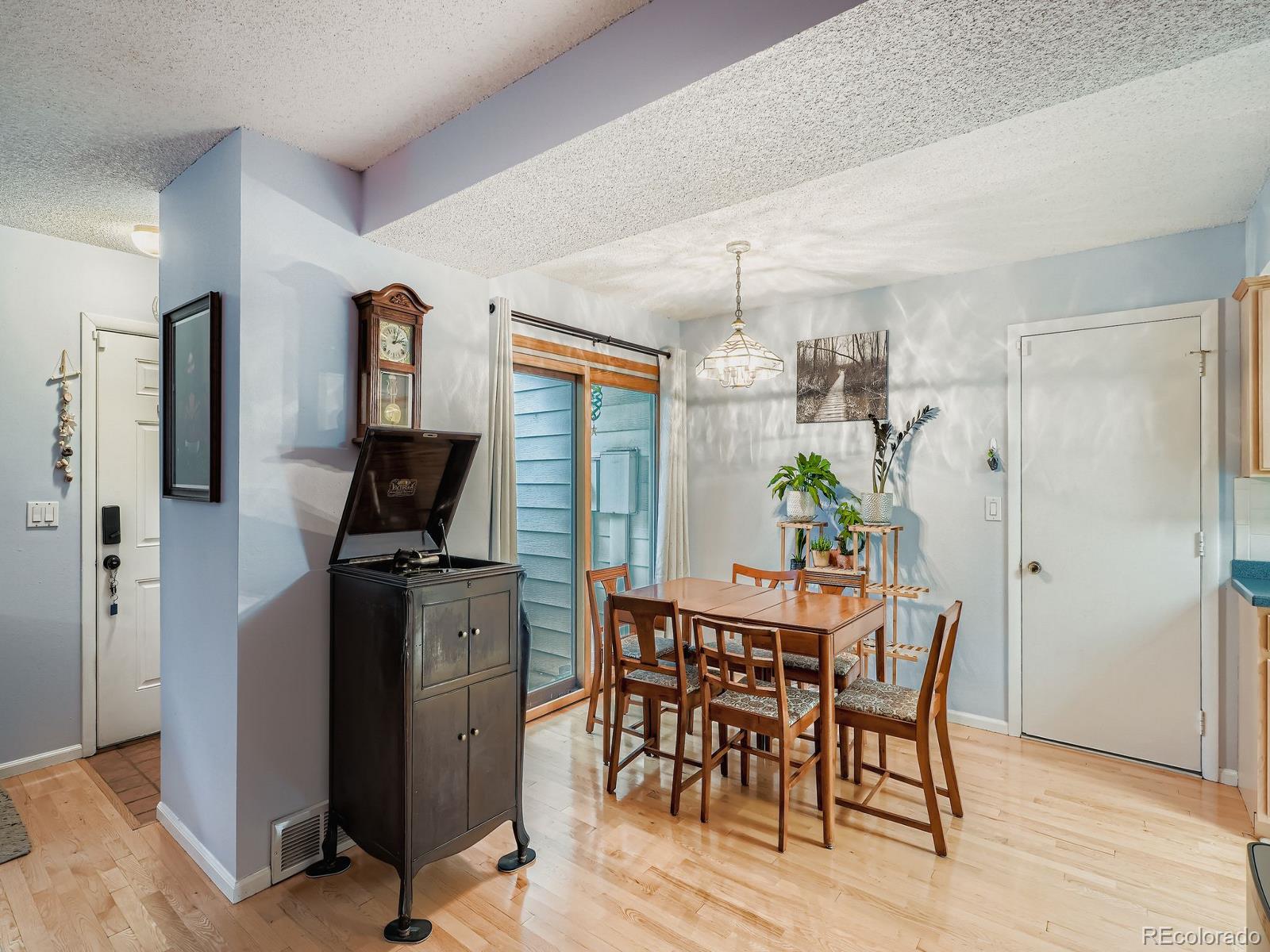 MLS Image #9 for 6795 e arizona avenue,denver, Colorado