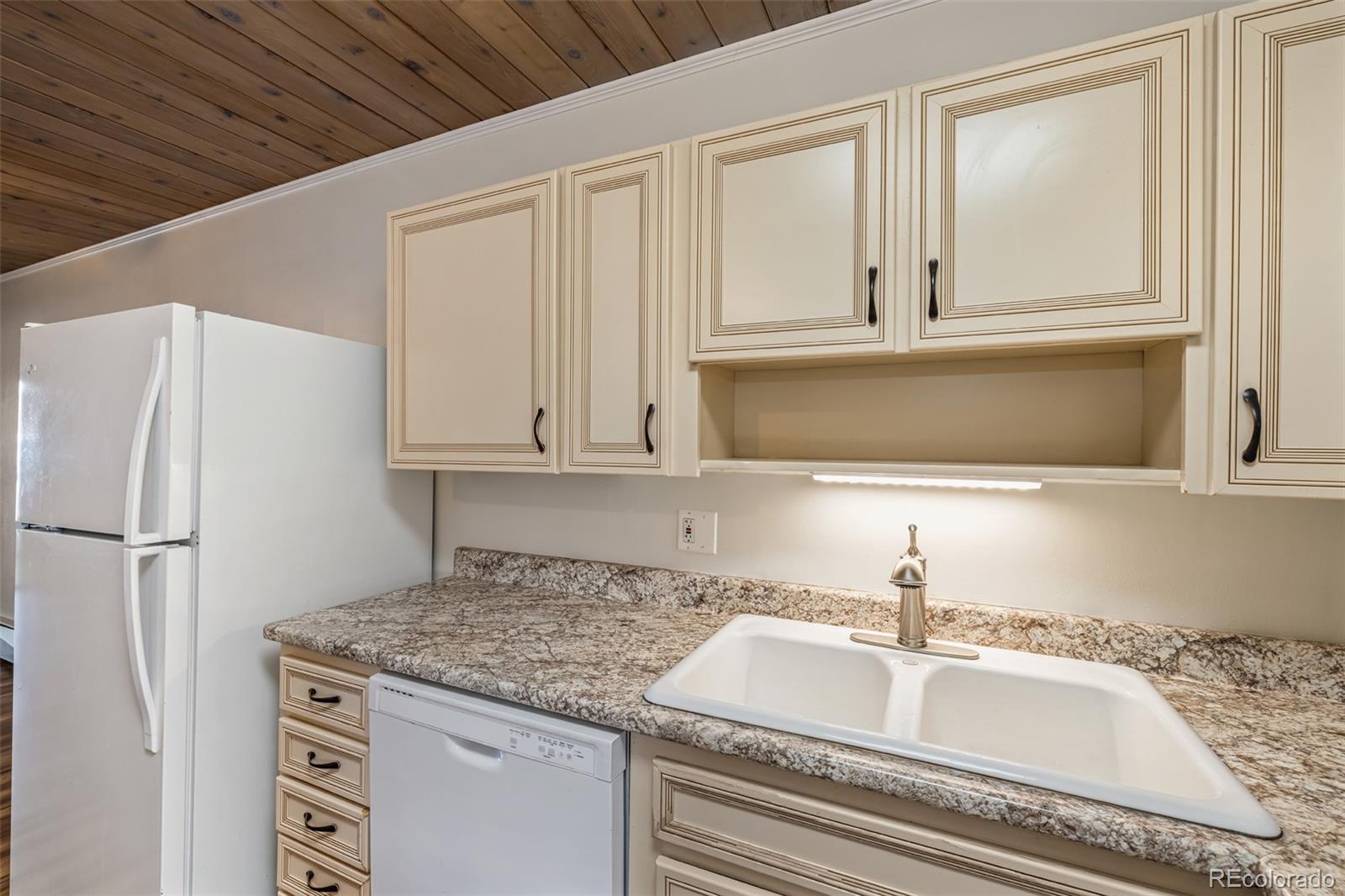 MLS Image #10 for 715 s clinton street 4a,denver, Colorado