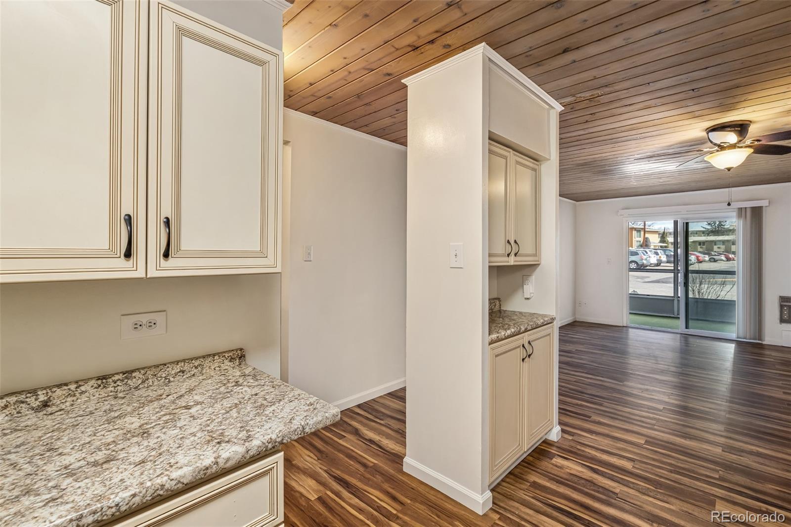 MLS Image #11 for 715 s clinton street 4a,denver, Colorado