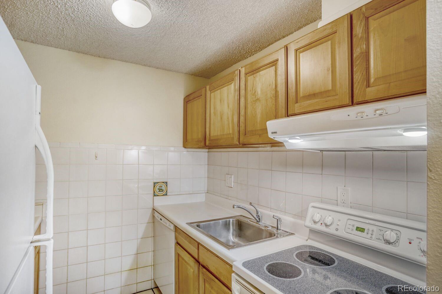 MLS Image #7 for 2  adams street,denver, Colorado
