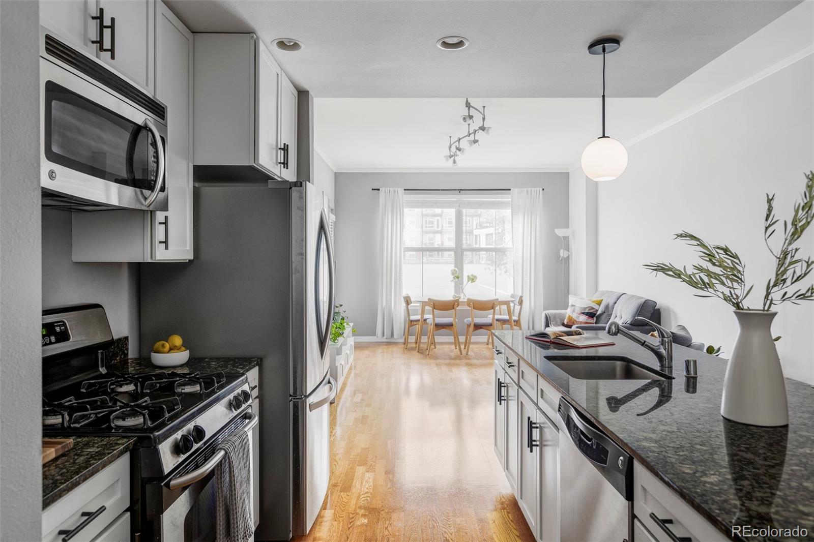 MLS Image #4 for 1975 n grant street 527,denver, Colorado