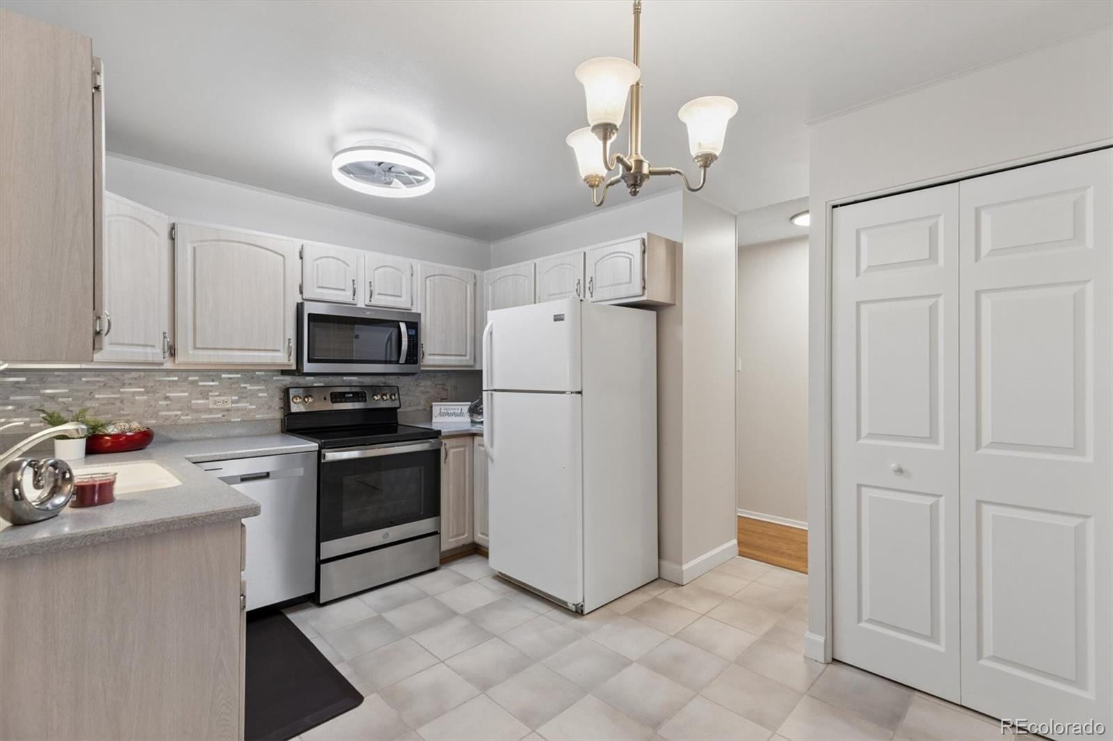 MLS Image #5 for 615 s alton way 12b,denver, Colorado