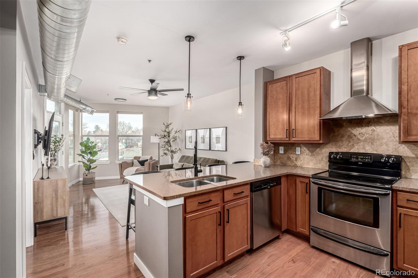 MLS Image #11 for 1313 s clarkson street 303,denver, Colorado