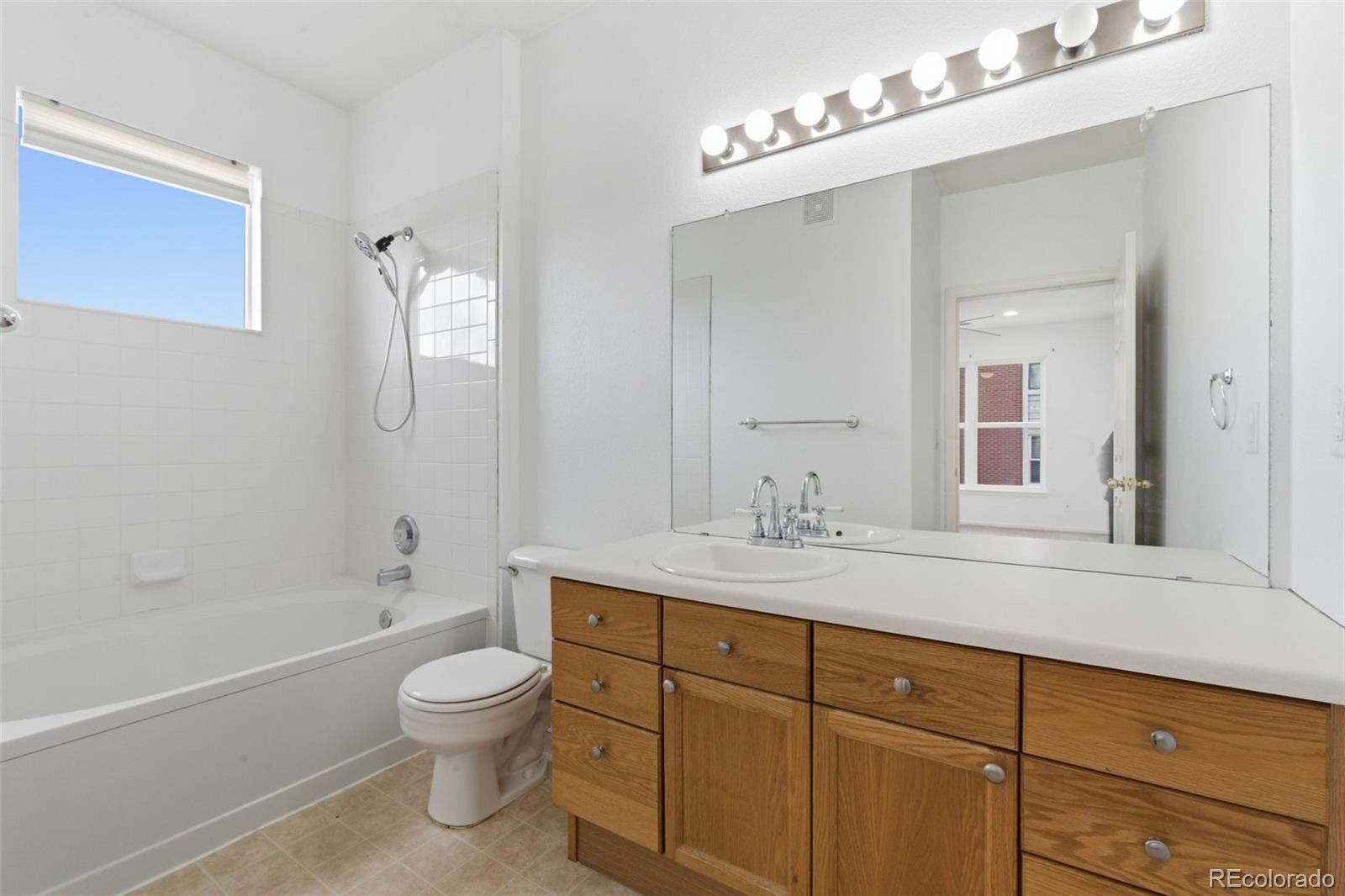 MLS Image #8 for 14353 e 1st drive,aurora, Colorado