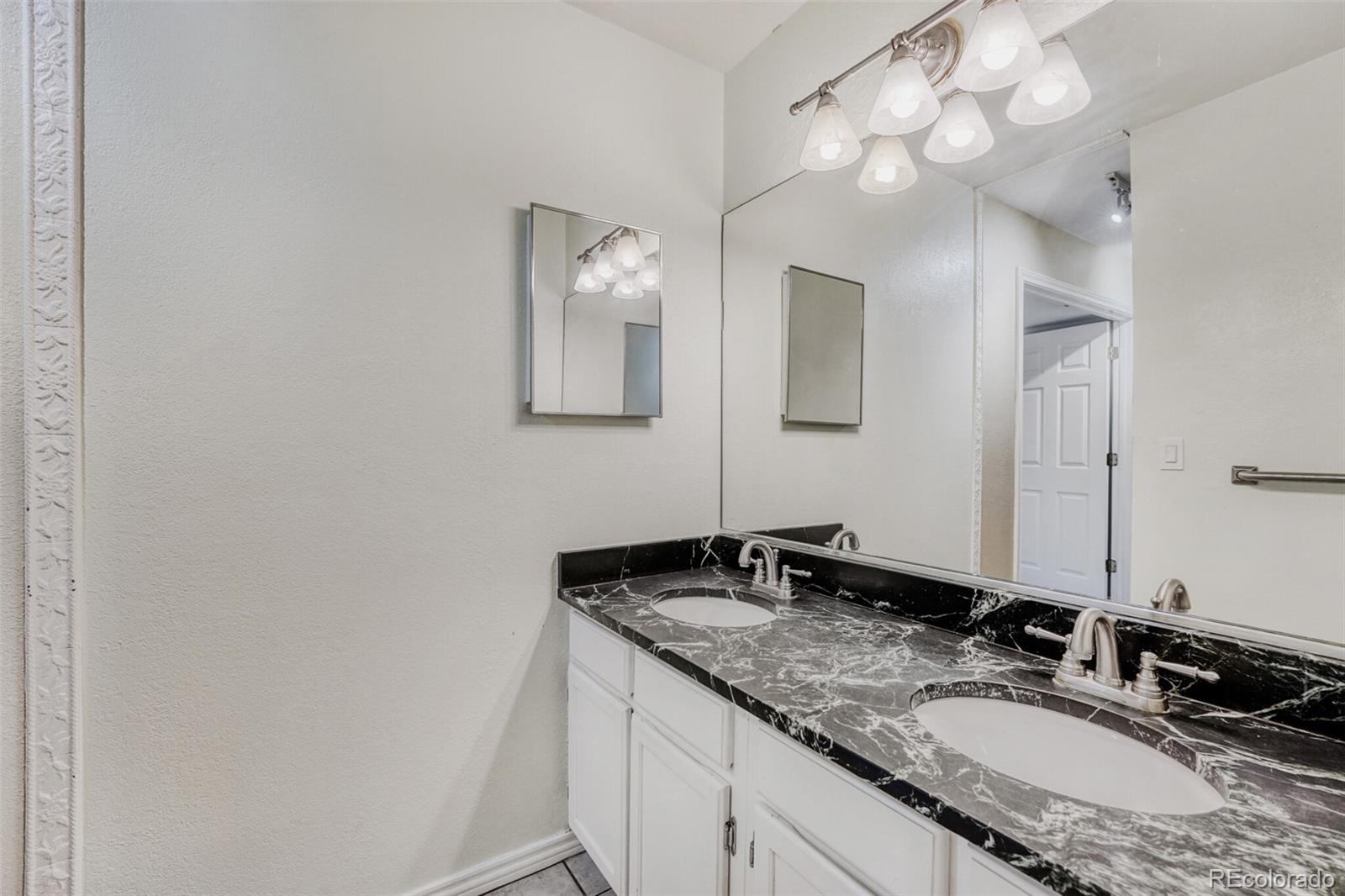 MLS Image #29 for 1160 s clinton street,denver, Colorado