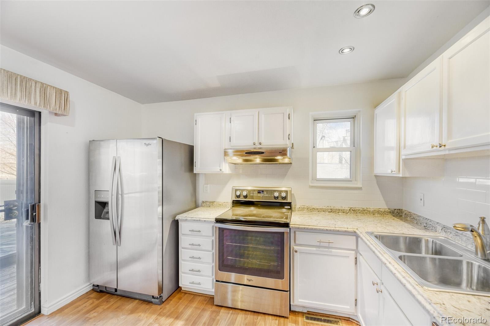MLS Image #3 for 1160 s clinton street,denver, Colorado