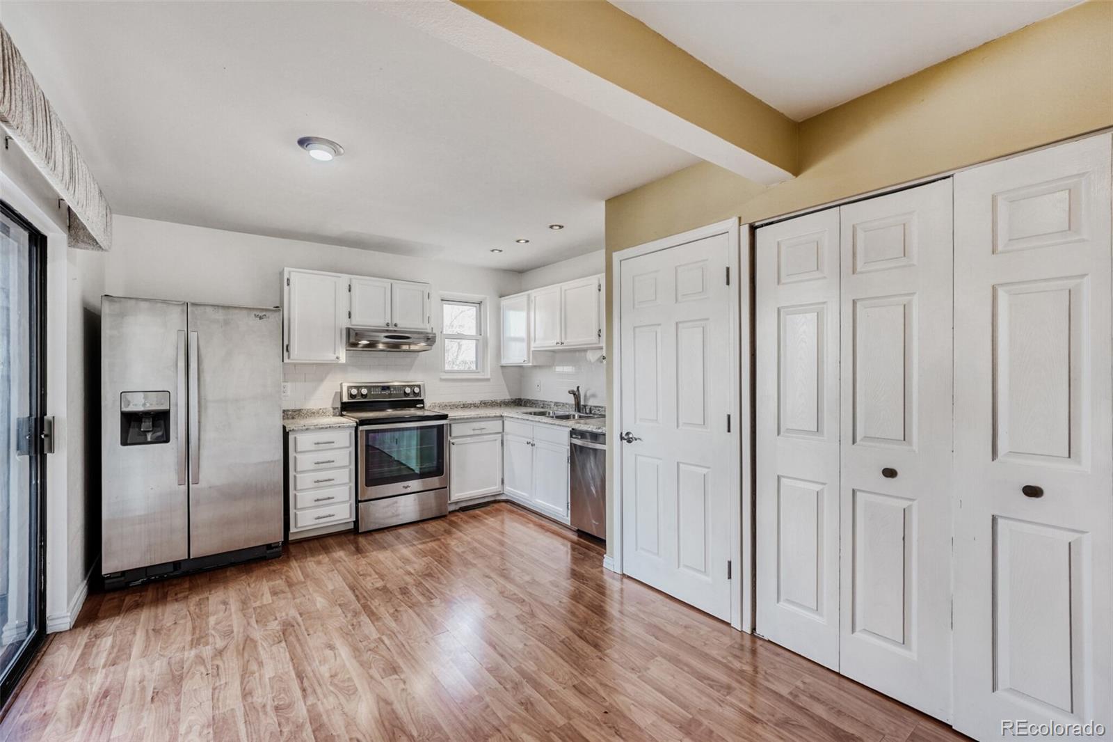 MLS Image #4 for 1160 s clinton street,denver, Colorado