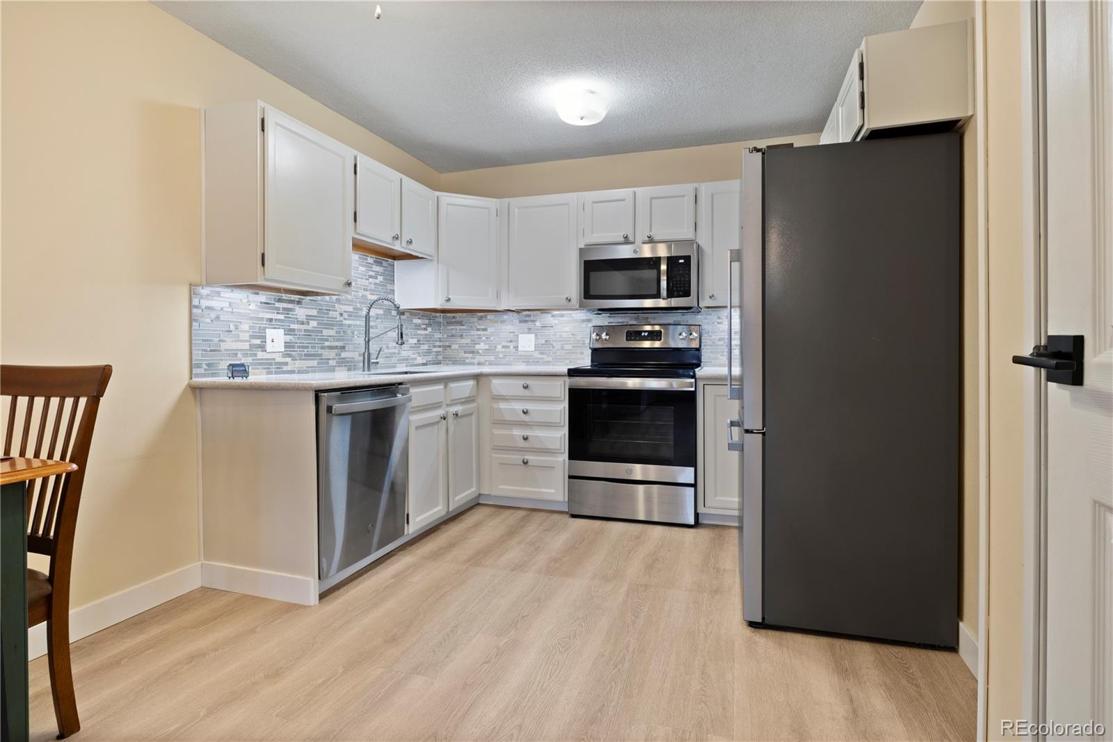 MLS Image #5 for 3022 s wheeling way,aurora, Colorado