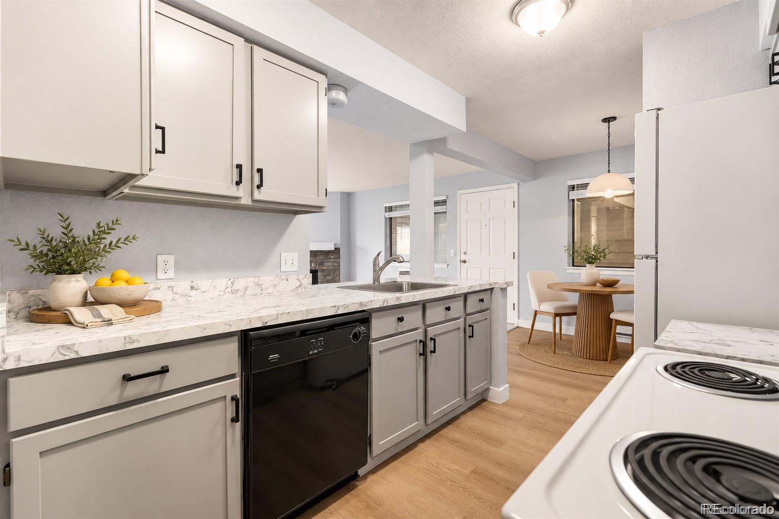 MLS Image #18 for 14602 e 2nd avenue,aurora, Colorado