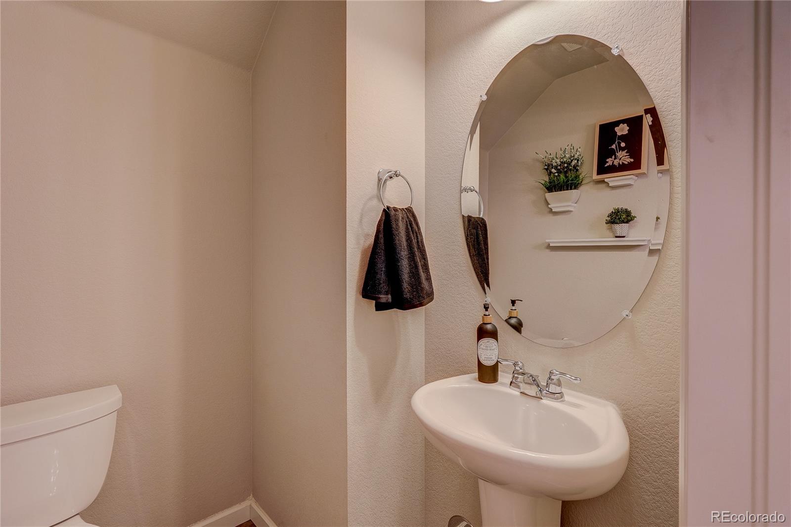 MLS Image #15 for 560 e dry creek place,littleton, Colorado